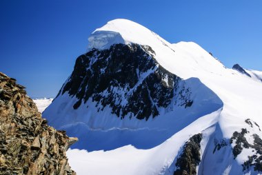 Breithorn tepe İsviçre Alpleri'nde klein matterhorn görüldü