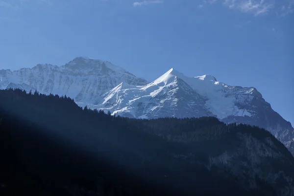 Szwajcarskie Alpy krajobrazu w pobliżu interlaken w Europie. — Zdjęcie stockowe