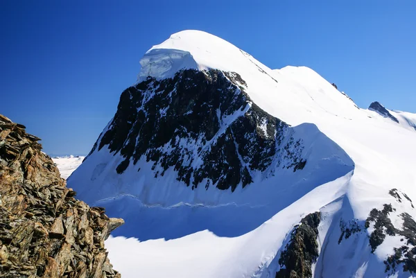 Breithorn szczyt w Alpach Szwajcarskich od klein matterhorn — Zdjęcie stockowe