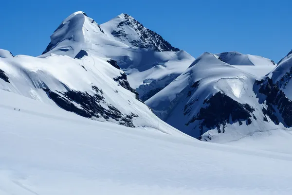 在采尔马特的瑞士阿尔卑斯山的滑雪坡 — 图库照片