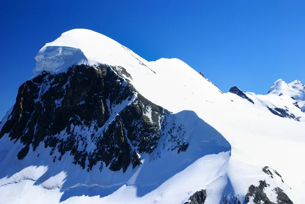 Breithorn topp i schweiziska Alperna sett från klein matterhorn — Stockfoto
