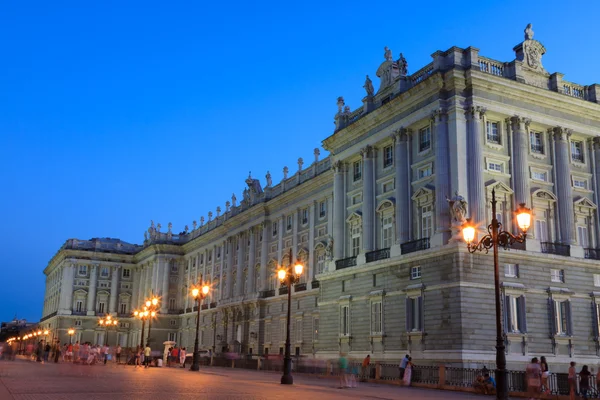 Gyönyörű kilátás nyílik a híres royal palace, Madrid, Spanyolország — Stock Fotó