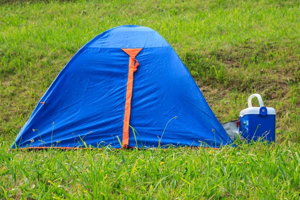 Camping solitario en la remota costa de España — Foto de Stock