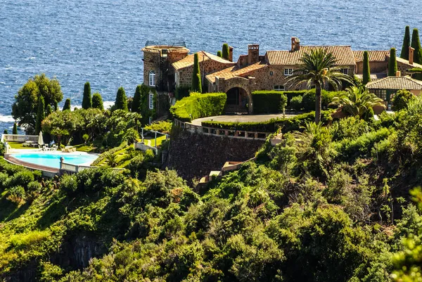 Jolie maison à Antibes. Antibes est une station balnéaire dans les Alpes-Ma — Photo