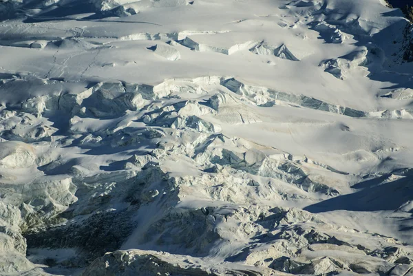 Panorama van de mont blanc-massief. Bossons gletsjer in de fren — Stockfoto