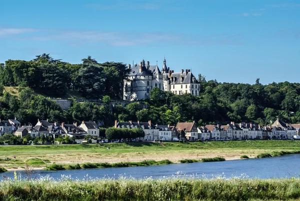 Chaumont sur Loire village and castle, Loir-et-Cher, Francia — Foto de Stock