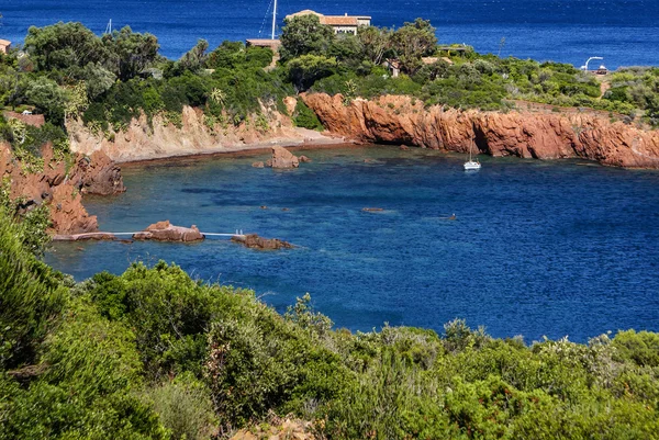 Bela costa cênica na Riviera Francesa perto de Cannes, Pe. — Fotografia de Stock