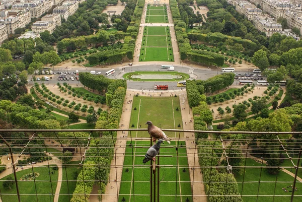 Luftaufnahme der Pariser Architektur vom Eiffelturm. — Stockfoto