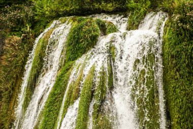 Hırvatistan 'daki Plitvice Ulusal Parkı' nda büyük şelale manzarası