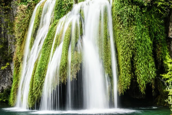 Grande cascata nel Parco nazionale di Plitvice in Croazia — Foto Stock