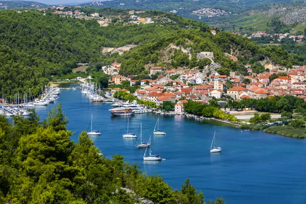 Skradin - petite ville sur la côte Adriatique en Croatie, à l'entrée Photos De Stock Libres De Droits