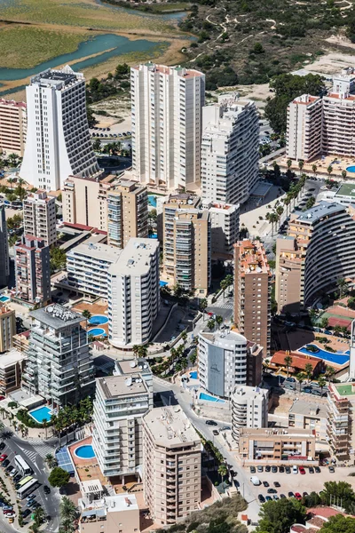 地中海リゾート カルペにある、ホテルの建物とラグーン ラスサリナス スペイン — ストック写真