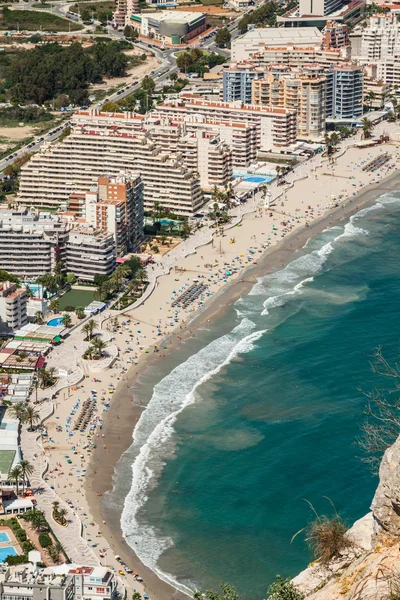 Akdeniz sahil şeridi çare calpe, İspanya ile deniz ve göl — Stok fotoğraf