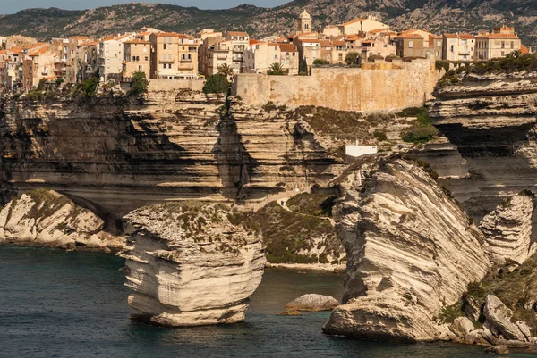 Hermoso pueblo antiguo de Bonifacio (Córcega, Francia), sus — Foto de Stock