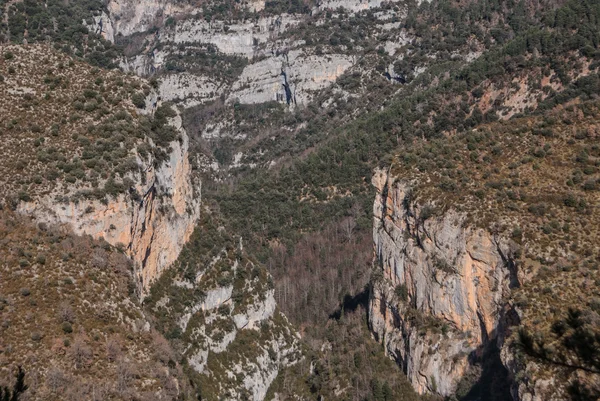 Csúcsok anisclo völgyben, a ordesa nemzeti park, a Pireneusokban, színárnyalat — Stock Fotó