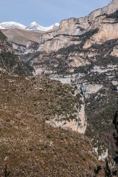 Пинаклы в долине Аниско, Национальный парк Ордеса, Пиренеи, Хюэ — стоковое фото