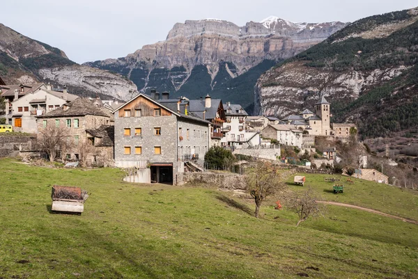 Mountain Town, Torla, Pyrenees, Ordesa y Monte Perdido National — Stock Photo, Image