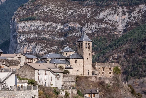 Mountain Town, Torla, Pyrenees, Ordesa y Monte Perdido National — Stock Photo, Image
