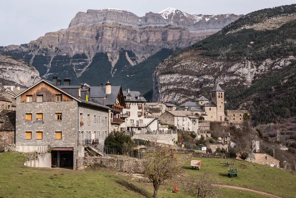 Mountain Town, Torla, Pyrenees, Ordesa y Monte Perdido National — Stock Photo, Image