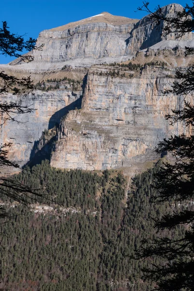Schilderachtig uitzicht op de beroemde ordesa vallei, np ordesa y monte perdido, — Stockfoto