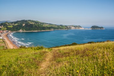 zarautz guetaria ile arka planda bir b panoramik