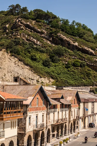 Blick auf die alte Straße und Gebäude getaria, spanien, europa — Stockfoto