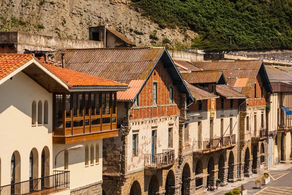 Blick auf die alte Straße und Gebäude getaria, spanien, europa — Stockfoto