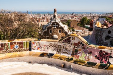 Barcelona park guell gaudi çini mozaik serpantin tezgah modu