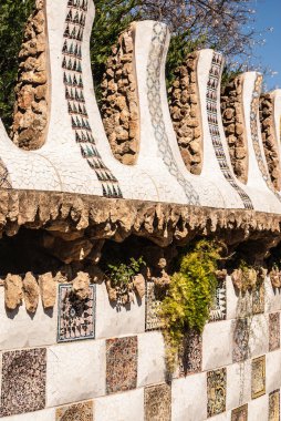Barcelona park guell masal mosaic house giriş