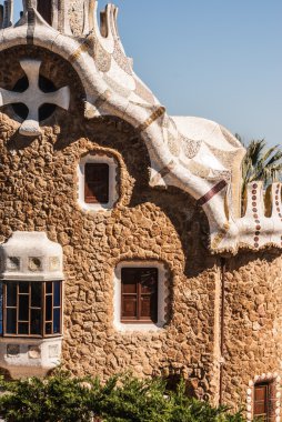 Barcelona park guell masal mosaic house giriş