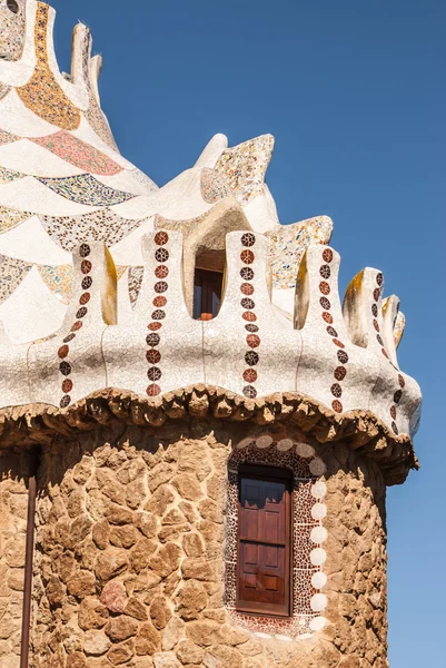 Barcelona park guell pohádky mosaic house na vstup — Stock fotografie