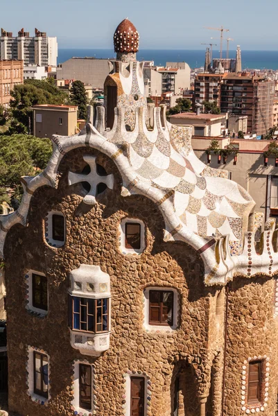 Barcelona park Güell mese mozaik ház bejáratánál — Stock Fotó