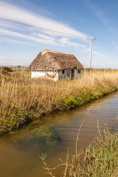 Rustic old traditional house in Ebro Delta, Spain — Stock Photo, Image