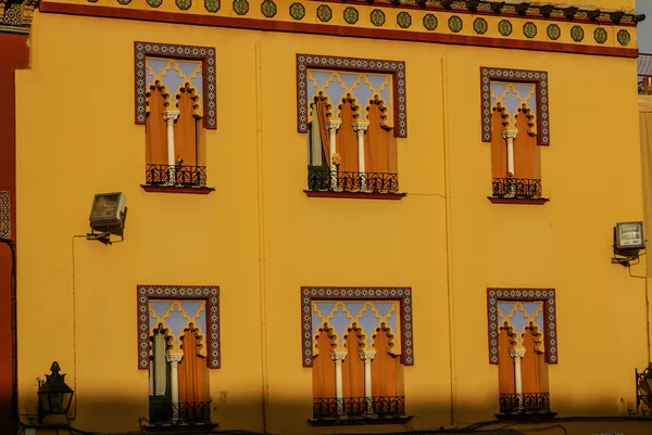 Fachada de estilo árabe em Córdoba, Espanha — Fotografia de Stock