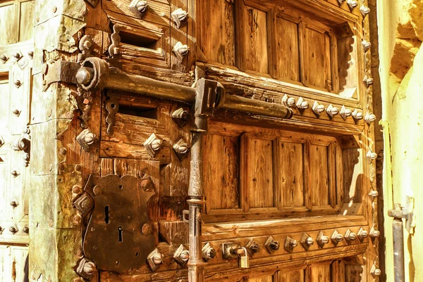 Detail dekorasi salah satu dari banyak pintu yang dapat fo — Stok Foto