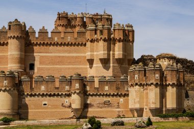 bir sur inşa Coca Kalesi (castillo de coca) olduğunu