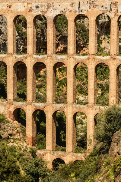 Starý akvadukt v nerja, costa del sol, Španělsko — Stock fotografie