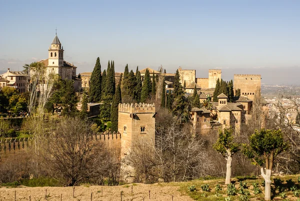 Kilátás nyílik a híres alhambra, granada, Spanyolország. — Stock Fotó