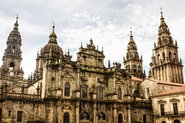 Katedralen i santiago de Compostelas romansk fasad — Stockfoto