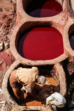 Fez, Fas. En çok ziyaret edilen pa dokumacılar Tabakhane Çarşısı olduğunu