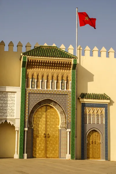 Close-up de 3 Ornate Brass e Portas da Telha para o Palácio Real em Fez , — Fotografia de Stock