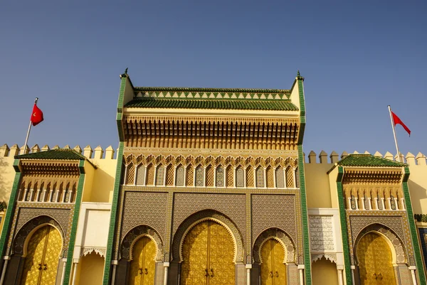 Close-up de 3 Ornate Brass e Portas da Telha para o Palácio Real em Fez , — Fotografia de Stock