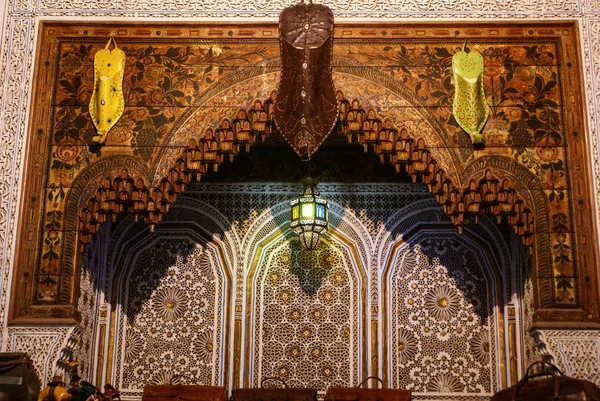 Detail der schönen Fliesenmosaik-Dekoration des im Fez, mo — Stockfoto