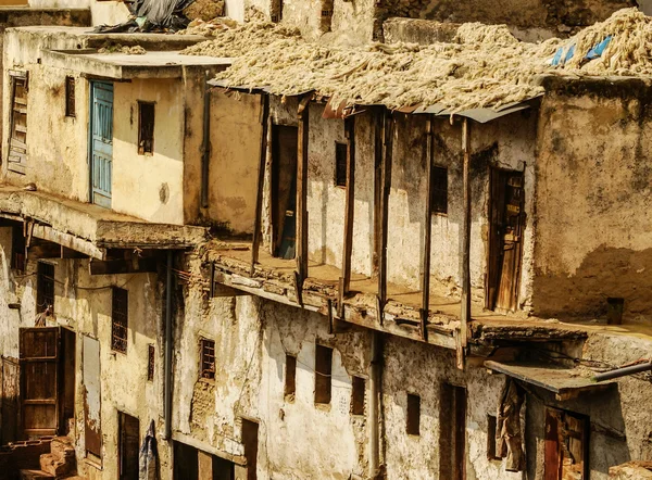 Fez, Fas. En çok ziyaret edilen pa dokumacılar Tabakhane Çarşısı olduğunu — Stok fotoğraf