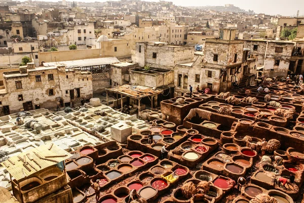 Leerlooierijen van Fès, Marokko, Afrika oude tanks van de fez tanneri — Stockfoto