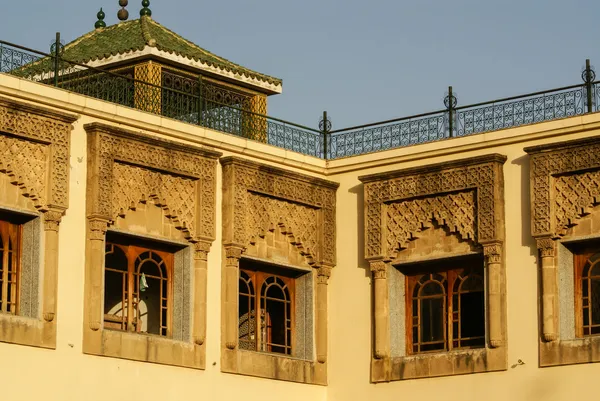 Detalle de la hermosa decoración de mosaico de azulejos de la en Fez, Mo —  Fotos de Stock