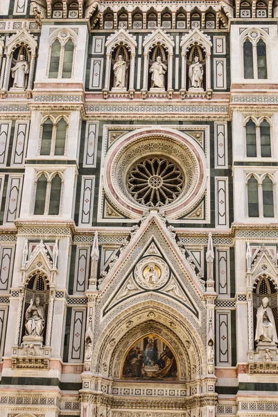 Facade of the Basilica of Saint Mary of the Flower in Florence — Stock Photo, Image