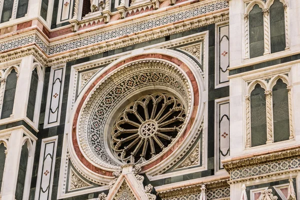Fachada da Basílica de Santa Maria da Flor em Florença — Fotografia de Stock