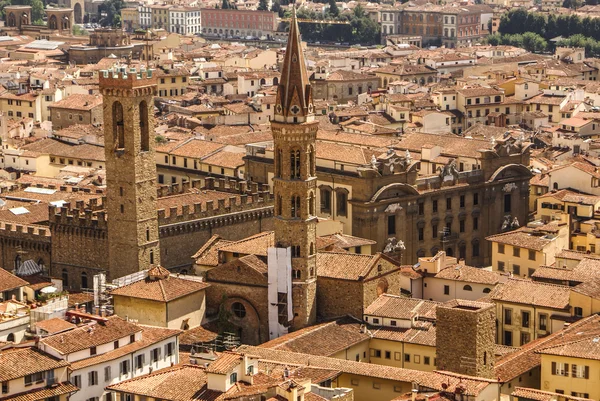 Vista superior de Campanile Giotto no centro histórico de Flore — Fotografia de Stock