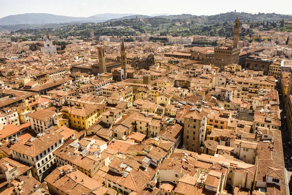 Vista superior de Campanile Giotto no centro histórico de Flore — Fotografia de Stock